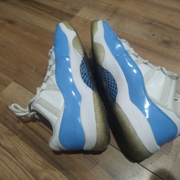 Jordan 11 Low UNC - Picture 6 of 7